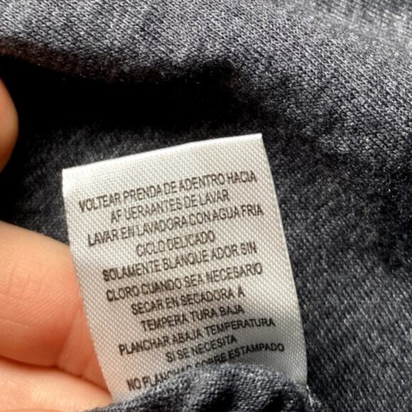 Bugs Bunny - NWT - New York Heather Gray Graphic Juniors T-Shirt - Picture 7 of 7